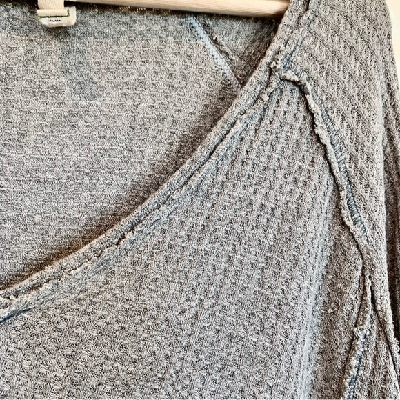 FP Heather Grey Waffle Knit Thermal Laguna Long Sleeve Tunic Tee with Thumbholes - Picture 4 of 8